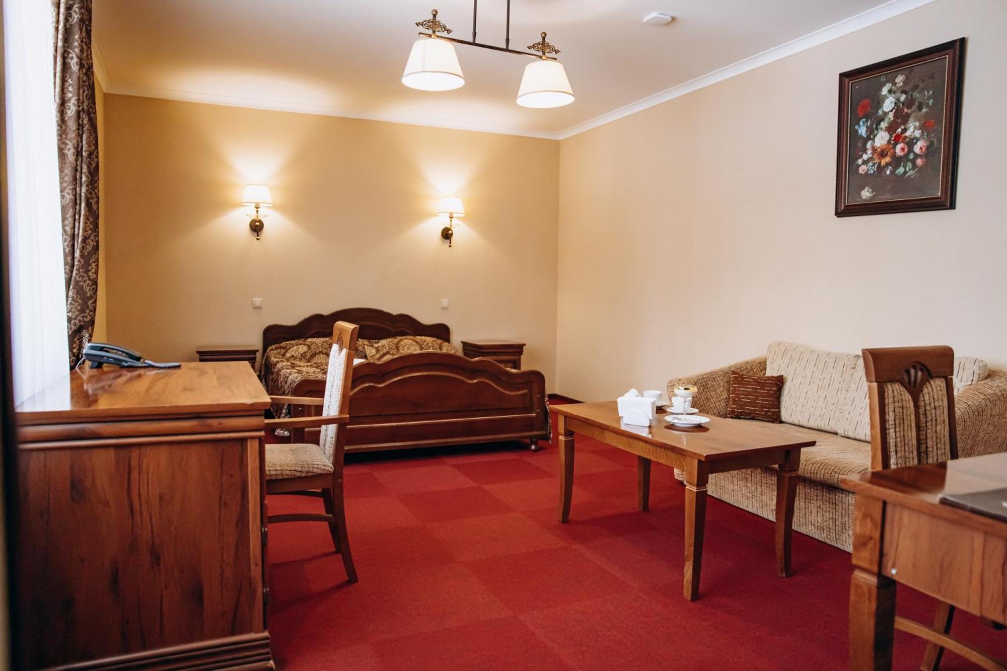Sherwood Hotel Dolgomostiska Εξωτερικό φωτογραφία