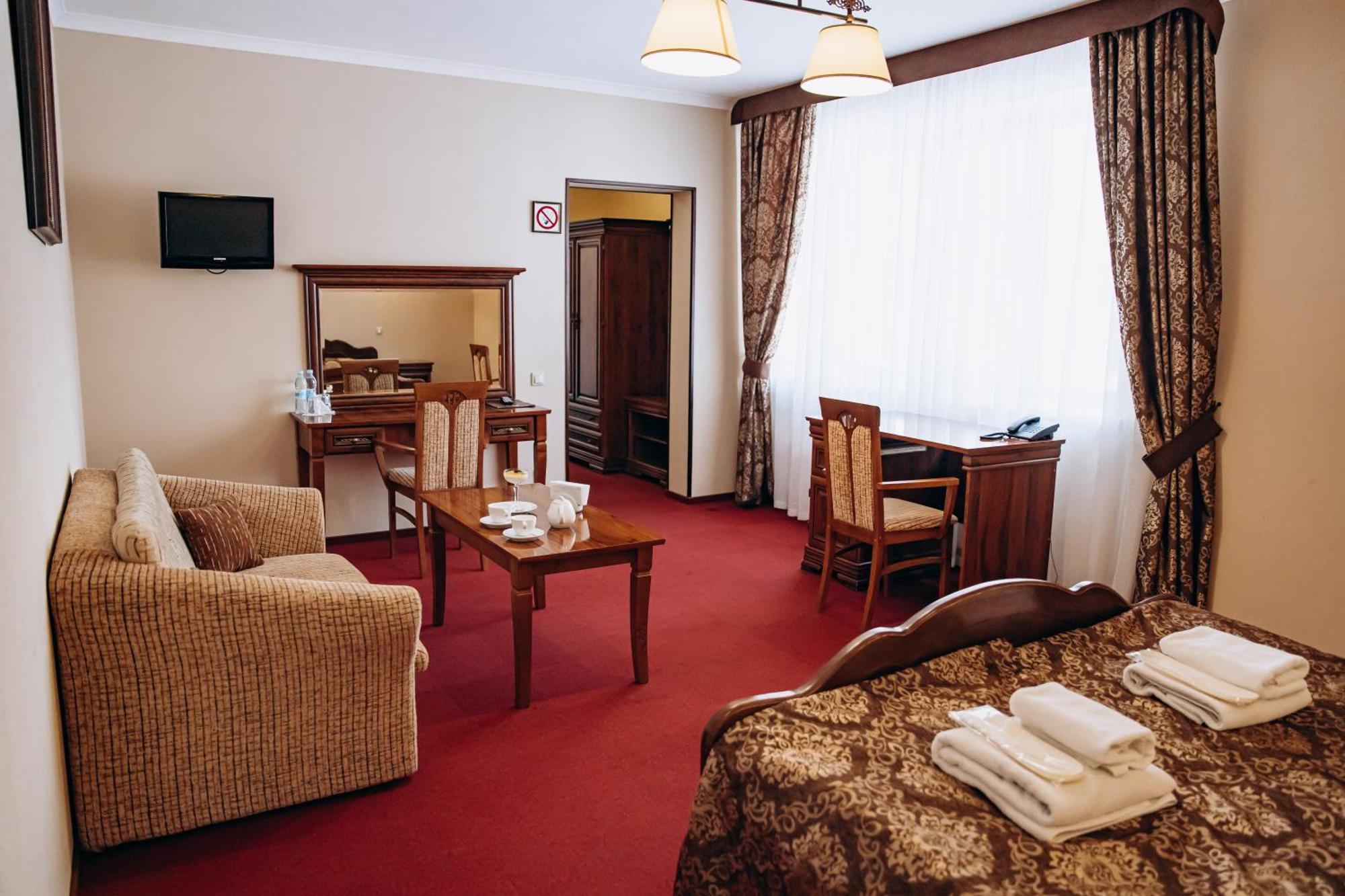 Sherwood Hotel Dolgomostiska Εξωτερικό φωτογραφία